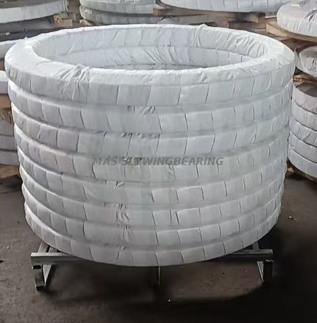 JCB JS200 SLEWING BEARING