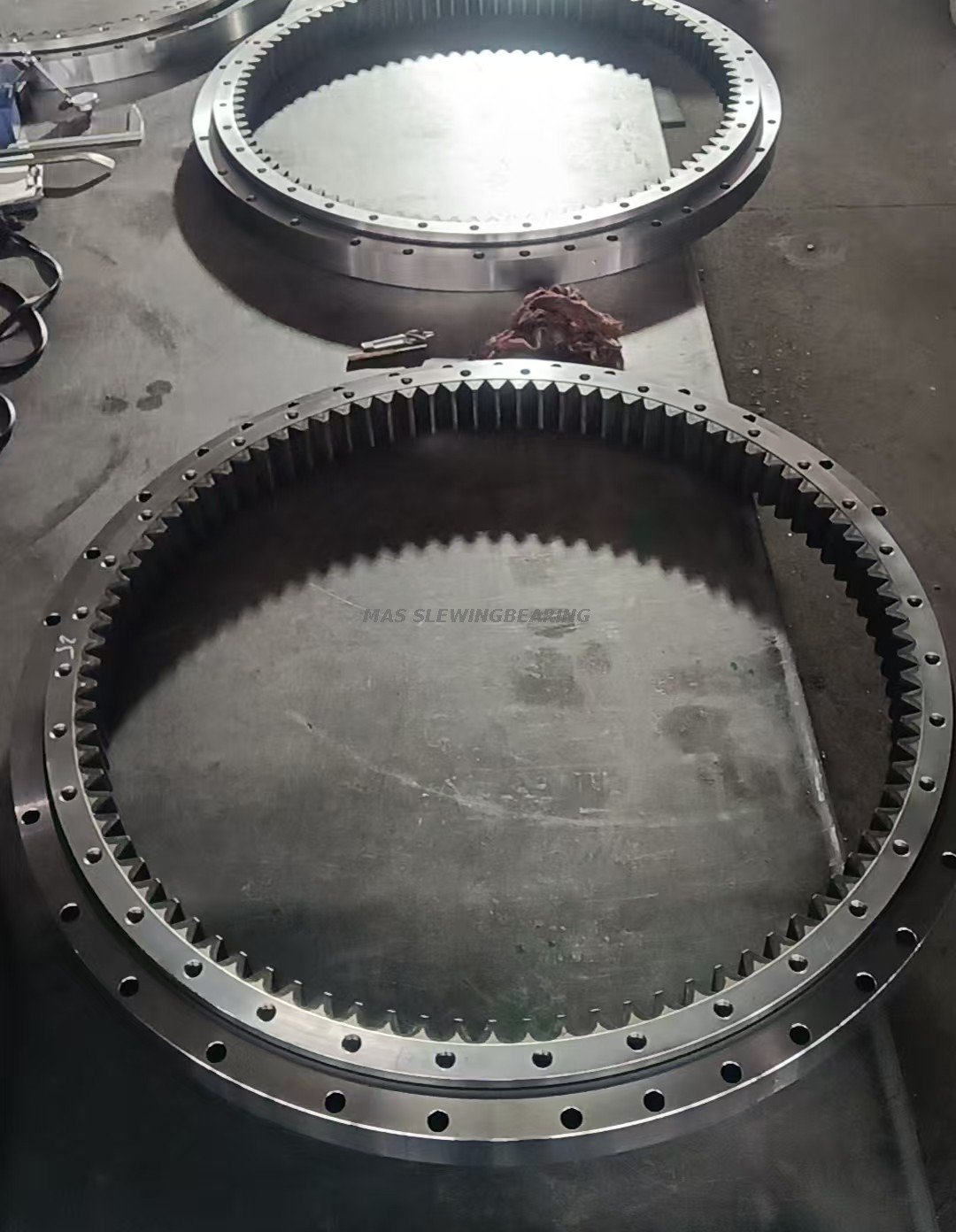 JCB JS200 SLEWING BEARING