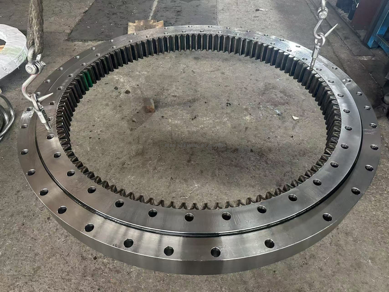 HITACHI EX400-1 SLEWING BEARING