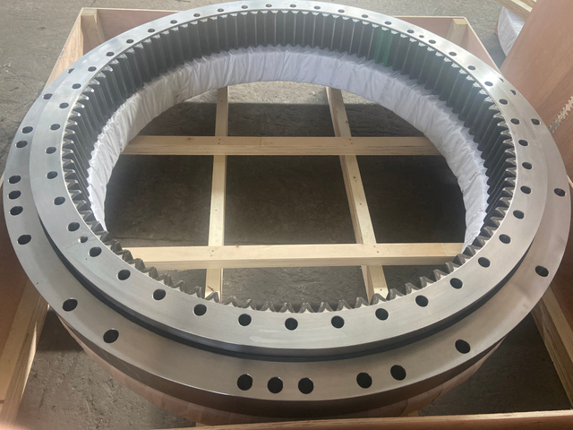 KOMATSU PC650-8 SLEWING BEARING